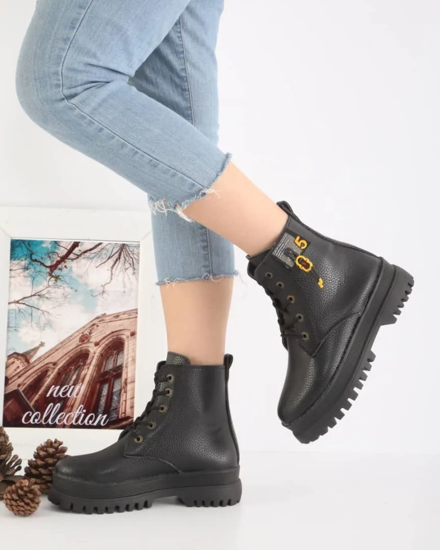 نیم بوت زنانه رنگ مشکی سایز ۳۷تا۴۰ قالب استاندارد